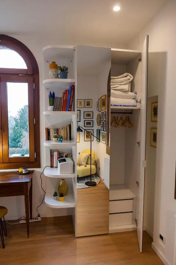 Luxurious And Quiet Apartment In The Lively Heart Of Venedig Italien