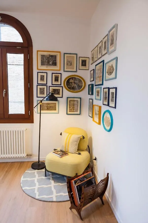 Luxurious And Quiet Apartment In The Lively Heart Of Venedig Italien