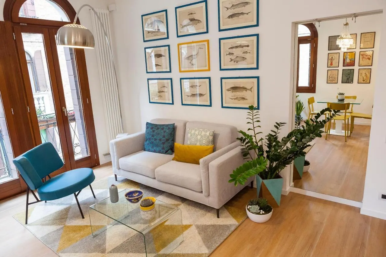 Luxurious And Quiet Apartment In The Lively Heart Of Venedig