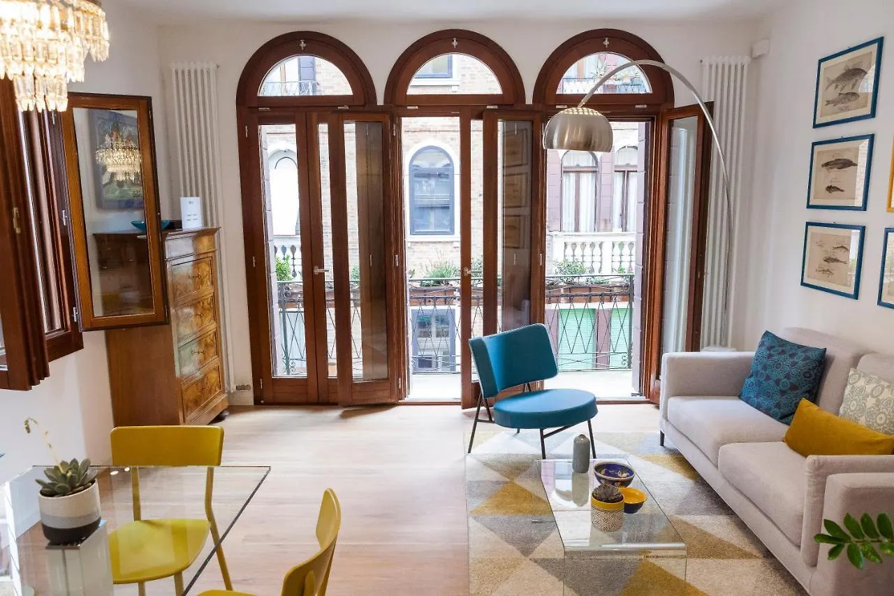 Luxurious And Quiet Apartment In The Lively Heart Of Venedig Italien