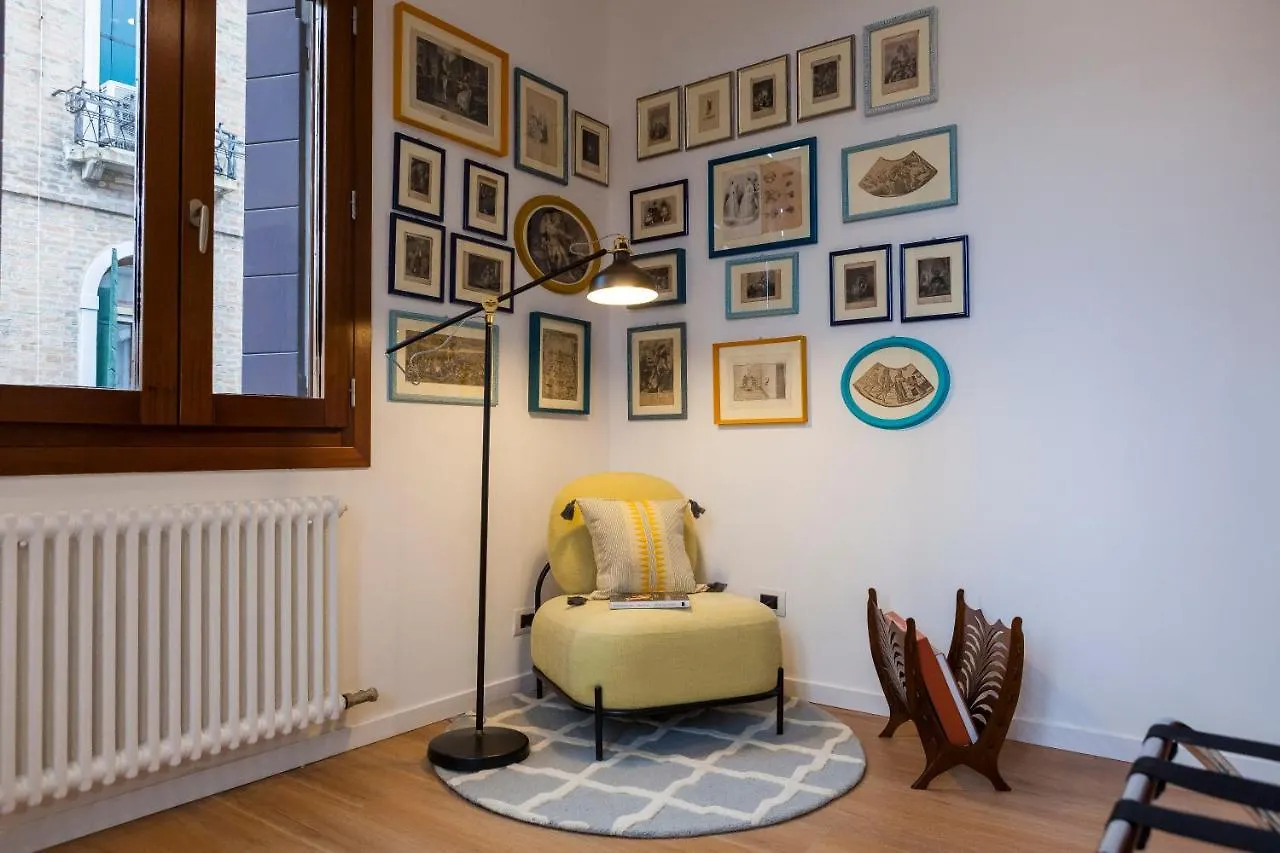Luxurious And Quiet Apartment In The Lively Heart Of Venedig 0*,  Italien