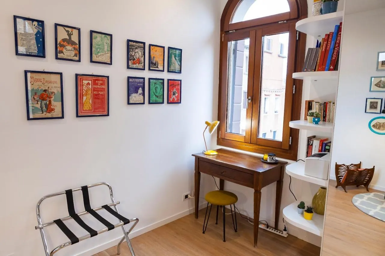 Luxurious And Quiet Apartment In The Lively Heart Of Venice