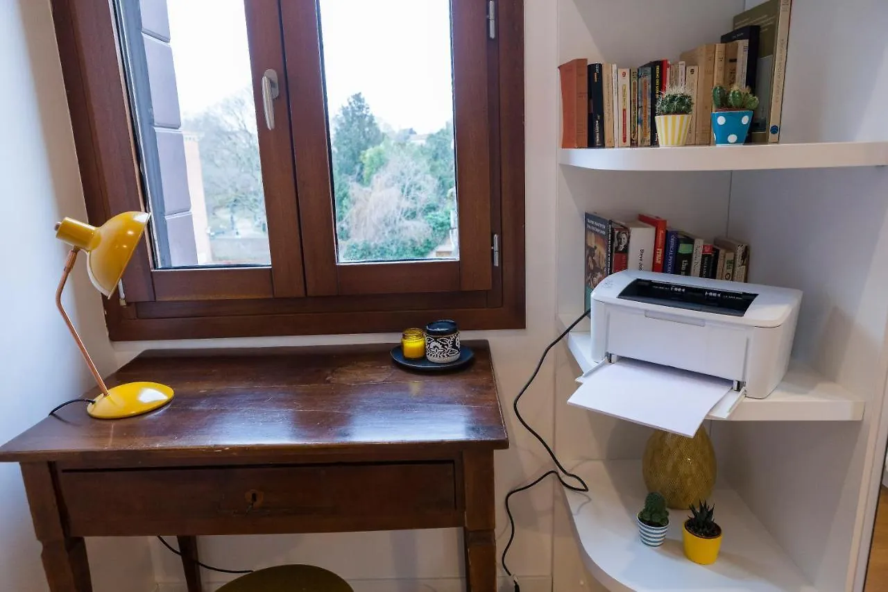 Luxurious And Quiet Apartment In The Lively Heart Of Venedig 0*,  Italien